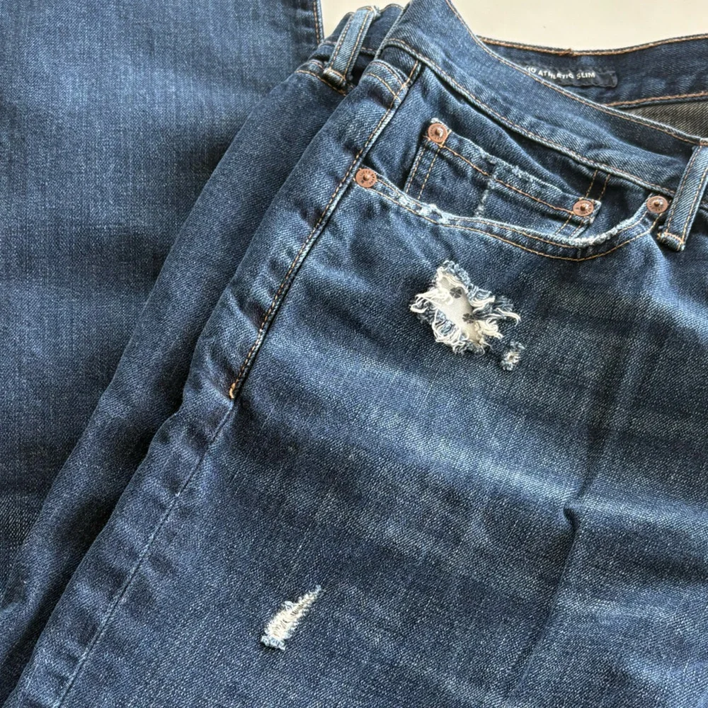 Lucky Brand Blue Straight Jeans with Vintage Distressing